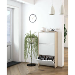 Scarpiera Asca, Armadio portascarpe a 3 ante a ribalta, Mobile con doppia capienza per max 18 paia di scarpe, cm 70x17h180, Rovere e Bianco lucido