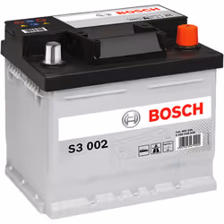 Batteria di avviamento efficace, sicura e facile da trasportare. A tecnologia Bosch Silver, tensione da 12V, doppia protezion ...