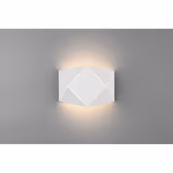 L'applique Z ANDOR di Trio Lighting presenta una struttura rettangolare in metallo finitura bianco opaco con tagli laser deco ...