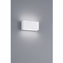 L'applique TAY di Trio Lighting presenta una struttura rettangolare in alluminio pressofuso finitura bianco con doppio Led in ...