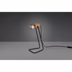 La lampada da tavolo TOSH di Trio Lighting è composta da una struttura in metallo finitura nero opaco e portalampada con gabb ...