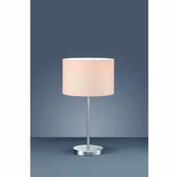 La lampada da tavolo HOTEL di Trio Lighting presenta una struttura in metallo finitura nichel opaco con paralume in tessuto b ...
