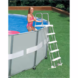 In acciaio trattato. Gradini in plastica removibili per una maggiore sicurezza della piscina fuoriterra. Portata max. 300 kg.