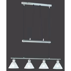 La sospensione STAMINA di Trio Lighting presenta un profilo in metallo finitura nichel opaco, asta lineare e 5 portalampada i ...