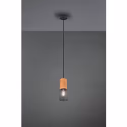 La sospensione TOSH di Trio Lighting presenta un profilo semplice composto da rosone rotondo in metallo finitura nero opaco, ...