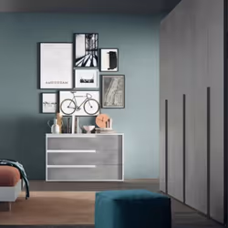 Armadio Coco 6 ante battenti colore cemento maniglie nere opache Scopri l'armadio Coco, un elemento d'arredo elegante e funzi ...