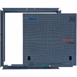 Chiusino in ghisa D400 Eclipse - 90 x 90 - Kg 95 Il chiusino in ghisa D400 Eclipse è progettato per garantire resistenza e du ...