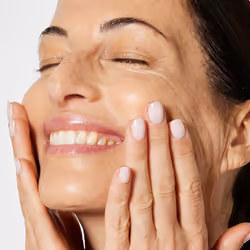 Veralab UPLift Crema Viso Rimpolpante Effetto Glow Ricarica 50ml - Vista aggiuntiva 6