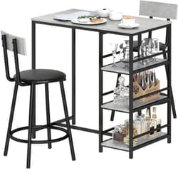 Homcom - Set 3 Pezzi con Bancone Bar con Mensole e 2 Sgabelli Alti Grigio Chiaro