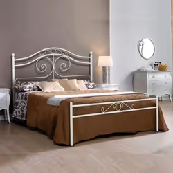 Letto matrimoniale in ferro battuto bianco Modello Juliet Verniciato colore bianco opaco Composto da testata pediera longhero ...