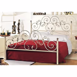 Letto matrimoniale in ferro battuto colore avorio Tondino Verniciato colore avorio con riflessi color oro Composto da testata ...