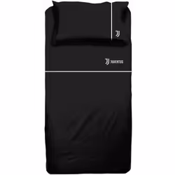Bellissimo completo letto con ricamo per tutti i tifosi bianconeri. Il logo nuovo della Juve a personalizzare la stanza con c ...