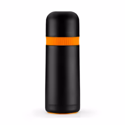 La Enjoy Efficient deBra 1000 ml liquid flask è un contenitore de di qualità e dal design all'avanguardia, privo di BPA de, o ...