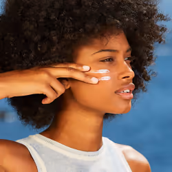 ISDIN Fotoprotector Fusion Water SPF 50 Crema per la protezione solare Viso Adulti - Vista aggiuntiva 3