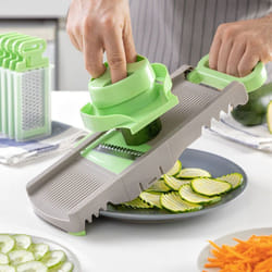 Innovagoods - Mandolina grattugia pieghevole 6 in 1 Choppie, grattugia e taglia tutti i tipi di cibo in modo rapido e semplice, design compatto e