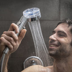 Innovagoods - Doccetta Heliwer, tecnologia di filtraggio Ecodoccia con elica a pressione e filtro purificatore, risparmia acqua ed energia, design