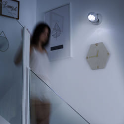Innovagoods - Luci led con sensore di movimento Lumact 360°, luci led per ambienti de 360 gradi e design compatto, illuminazione notturna, ideale per