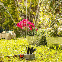 Innovagoods - Irrigatori de irrigazione del prato a 360º, Irrigatori de portata di irrigazione circa 2-10 m², Irrigatore ideale Giardino, Prato,