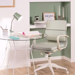 Il Flexo da Tavolo in Metallo con Pinza Delavan combina un design unico e colorato con una finitura di ottima qualità . Le la ...