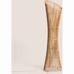 La Lampada da Terra Marady combina un design fresco ed elegante con finiture in bambù natuale di alta qualità. Le lampade di ...