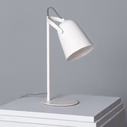 La Lampada da Scrivania in Metallo Flexo Orfeo è il complemento d'illuminazione perfetto per dare un tocco sottile e diverten ...