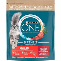 Scopri il benessere completo per il tuo gatto con PURINA ONE STERILCAT Manzo & Frumento Bifensis 800 g . Questo alimento secc ...