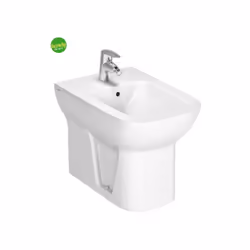 Bidet a pavimento con installazione filo muro e scarico a parete. Il sanitario realizzato in ceramica con finitura bianca, è  ...