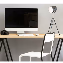 Dai un tocco particolare e moderno alla tua scrivania con questa bellissima lampada da tavolo Grunding. Con solida struttura ...