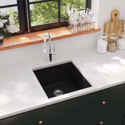 Il nostro lavello da cucina in granito sarà un'aggiunta senza tempo al vostro arredo da cucina. È caratterizzato da una singo ...