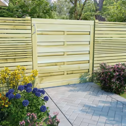 Il cancello da giardino in legno massello emana un fascino rustico e sarà il punto d'ingresso ideale nella recinzione attorno ...