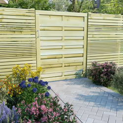 Il cancello da giardino in legno massello emana un fascino rustico e sarà il punto d'ingresso ideale nella recinzione attorno ...