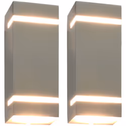 Questo set di eleganti lampade da parete per esterno a LED è caratterizzato da un design moderno. Realizzata in acciaio inoss ...
