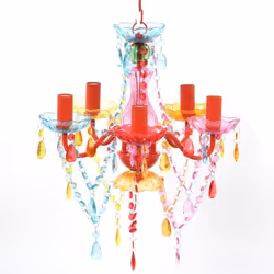 Questo lampadario a soffitto in vetro cristallo artificiale attira l'attenzione in qualsiasi stanza desiderate metterlo. La s ...