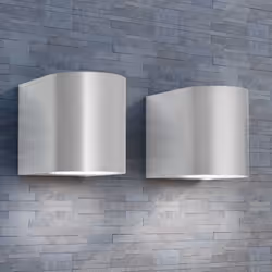 Questa elegante applique LED da parete per esterni è dotata di un design moderno. Realizzata in alluminio con un look in acci ...