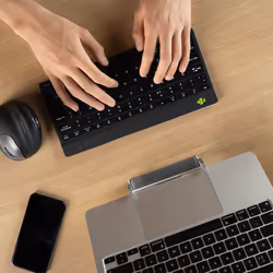 R-Go Tools RGOCOUSWLBL tastiera Universale Bluetooth QWERTY Inglese US Nero