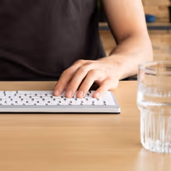 R-Go Tools RGOCOUSWLWH tastiera Ufficio Bluetooth QWERTY Inglese US Bianco - Vista aggiuntiva 4