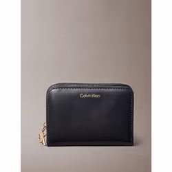 Calvin Klein Portafoglio in pelle con charm e monogramma RFID
