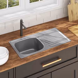 Questo lavello da cucina di alta qualità ha una vasca di grandi dimensioni con ampio gocciolatoio sul lato. Viene consegnato ...
