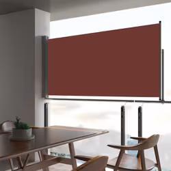 Questa tenda da sole laterale semplice ma elegante crea un piccolo angolo accogliente e garantisce allo stesso tempo la priva ...