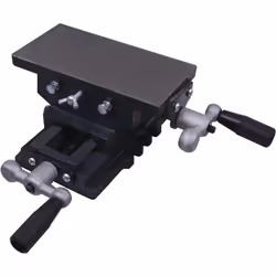 Questa morsa da tavolo a slitta trasversale è un pratico dispositivo utilizzato per perforazioni e fresature accurate. La sup ...