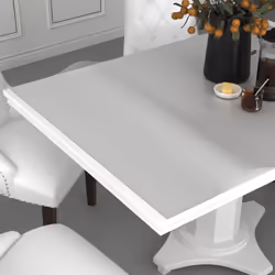 Questa protezione per tavolo rettangolare, con uno spessore di 2 mm, è adatta per tavoli e pavimenti all'interno della sala d ...