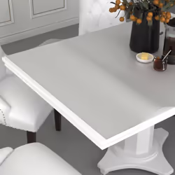Questa protezione per tavolo rettangolare, con uno spessore di 2 mm, è adatta per tavoli e pavimenti all'interno della sala d ...