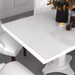 Questa protezione per tavolo quadrato, con uno spessore di 2 mm, è adatta per tavoli e pavimenti all'interno della sala da pr ...