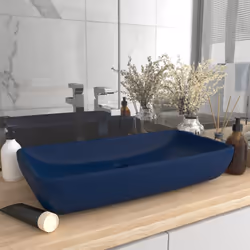 Questo lavabo rettangolare, realizzato in ceramica di alta qualità, è un'aggiunta elegante a qualsiasi bagno, guardaroba o to ...