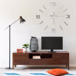 Questo orologio da parete 3D extra-large è un'aggiunta eccellente all'arredamento della vostra camera! L'orologio presenta un ...