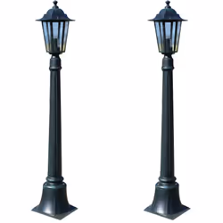 Questo set di lampade da giardino verde scuro è realizzato in alluminio e vetro trasparente. È adatto per lampadine con una p ...