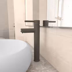 Questo rubinetto miscelatore dallo stile moderno è adatto per lavandini da bagno. Il rubinetto viene consegnato con tubi dell ...