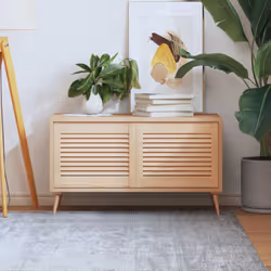 Queste ante in legno con design a lamelle sono la scelta perfetta se desiderate un elemento d'accento o per migliorare il flu ...