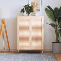 Queste ante in legno con design a lamelle sono la scelta perfetta se desiderate un elemento d'accento o per migliorare il flu ...