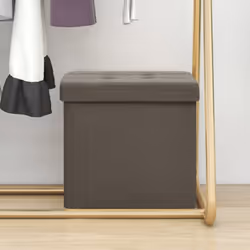 Questo versatile e morbido sgabello pieghevole presenta un design accogliente che si adatta a qualsiasi arredamento d'interni ...